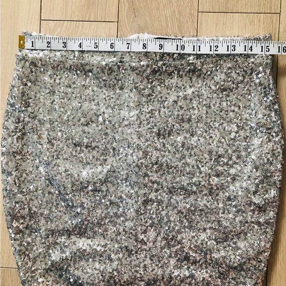Revamped by Sirens Sequin Mini Skirt in Silver Size M - Picture 2 of 9